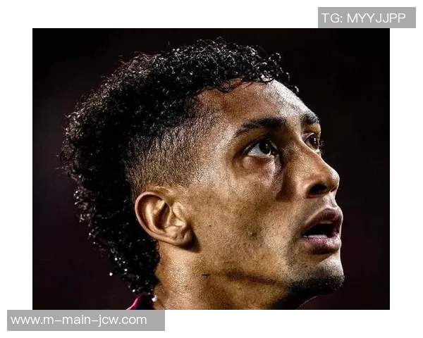 拉菲尼亚否认转会沙特传闻：不知道假新闻哪来的，真是无语