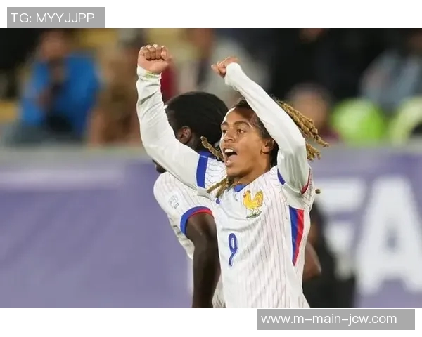 法国U20主力右后卫贝尤库：我梦想为皇马踢球